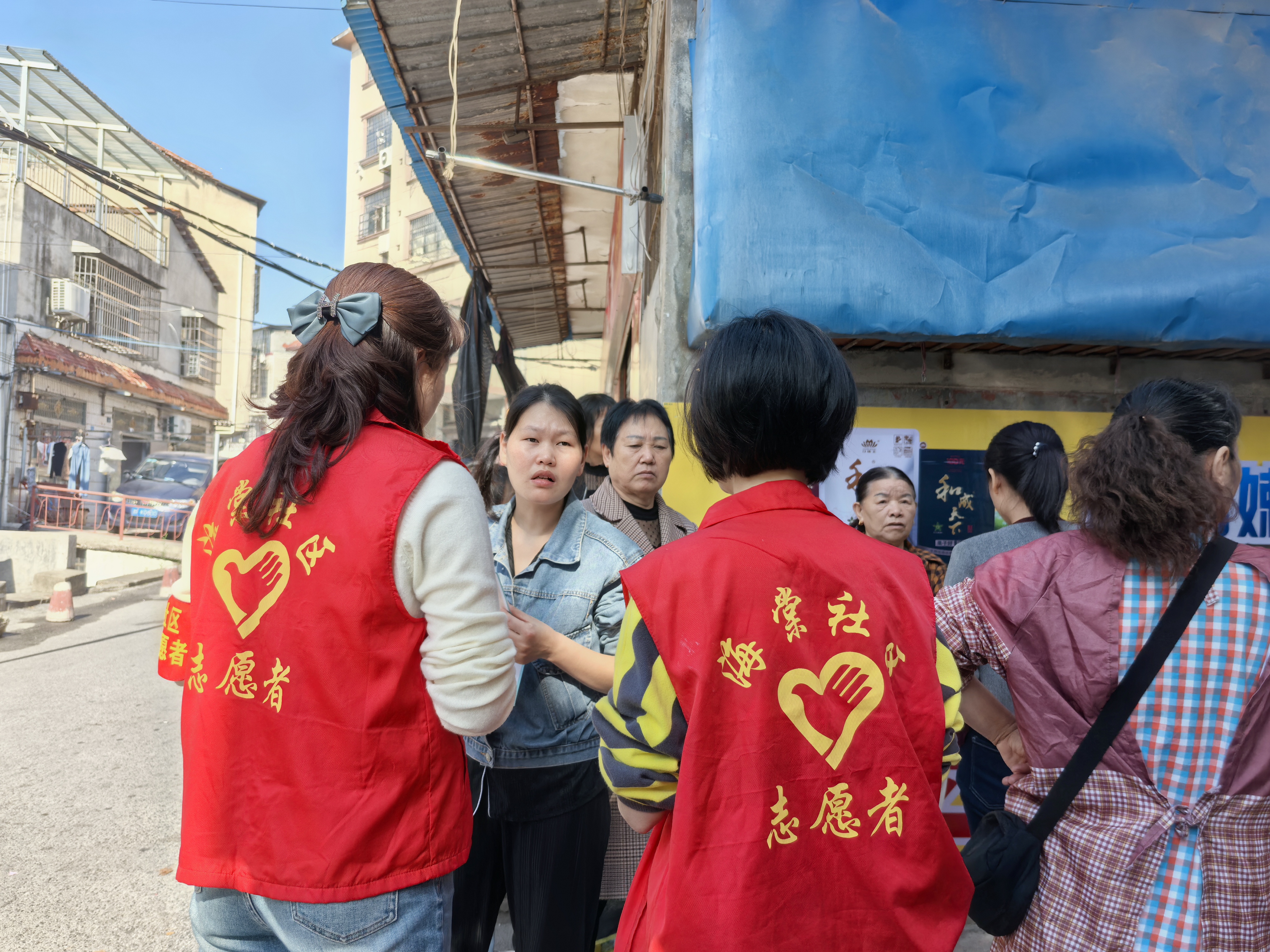 2024 年 11 月 5 日，海棠社区新时代文明实践站在辖区开展医保志愿宣传活动 (19).jpg