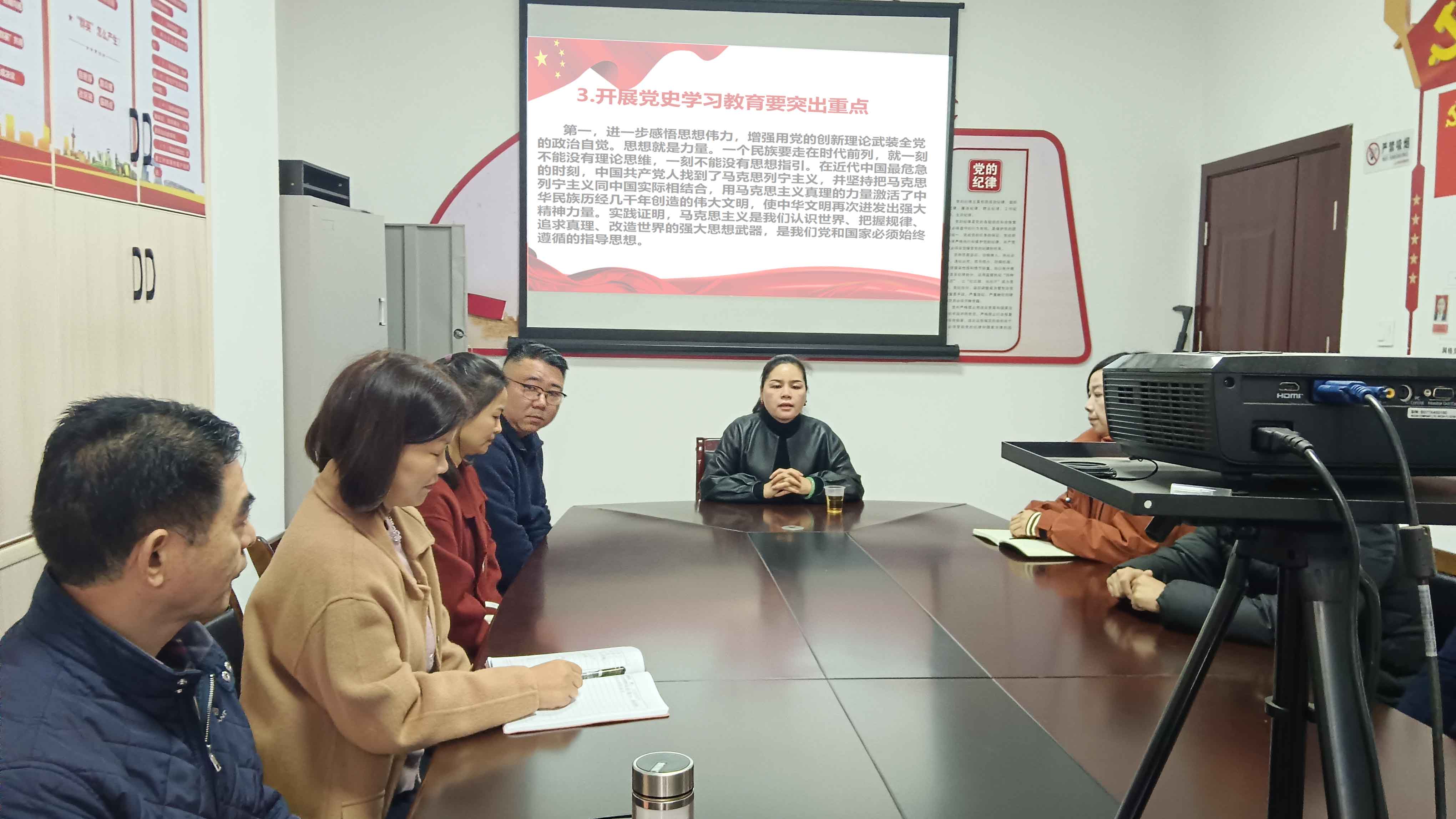 2025年2月18日海棠社区新时代文明实践站在一楼会议室开展学习《习近平著作选读》第二卷活动 (1).jpg 2025年2月18日海棠社区新时代文明实践站在一楼会议室开展学习《习近平著作选读》第二卷活动 (1).jpg