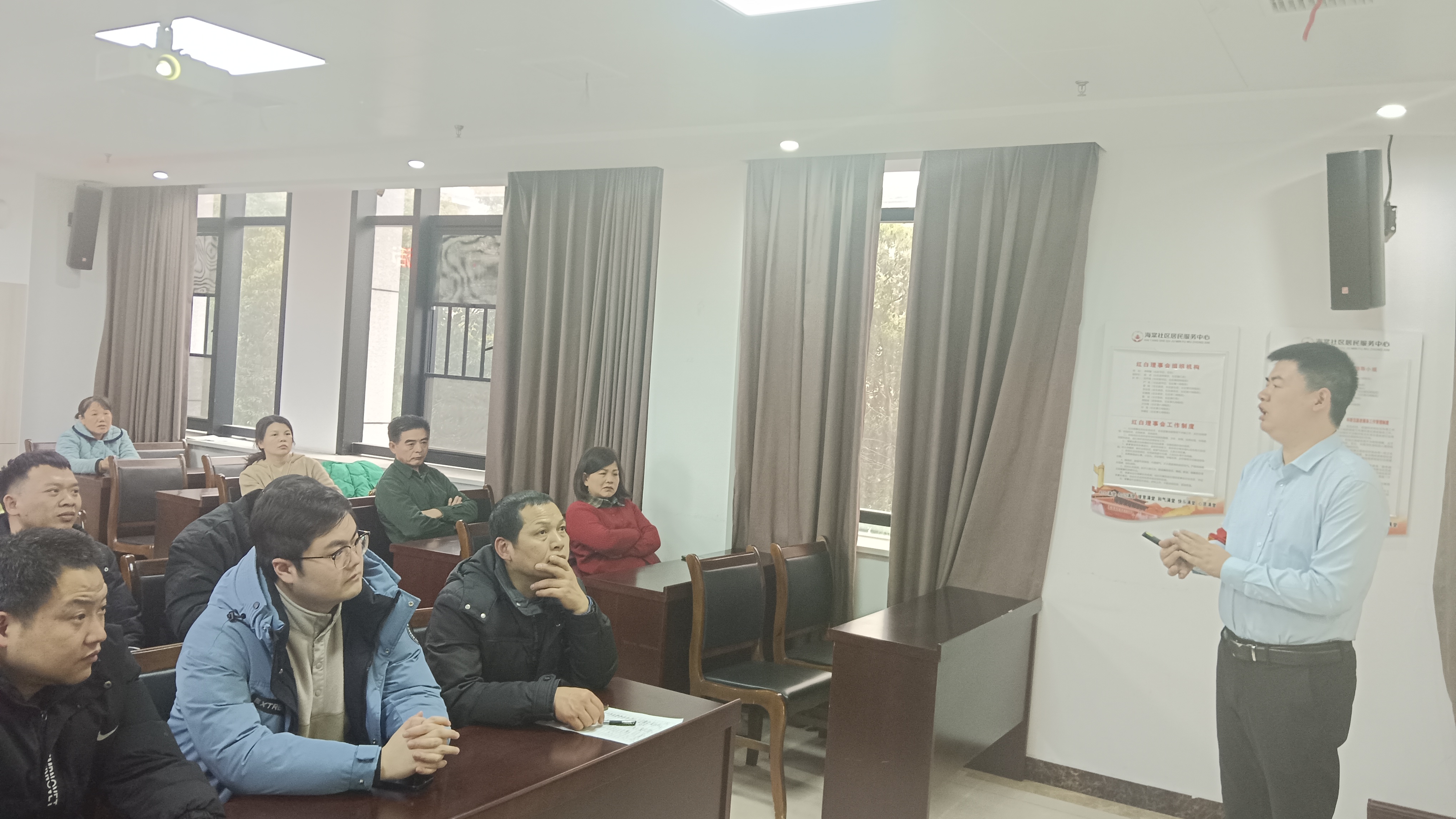 2025年2月19日海棠社区新时代文明实践站在社区三楼会议室开展“反对浪费,崇尚节约——移风易俗”主题讲座 (2).jpg 2025年2月19日海棠社区新时代文明实践站在社区三楼会议室开展“反对浪费,崇尚节约——移风易俗”主题讲座 (2).jpg