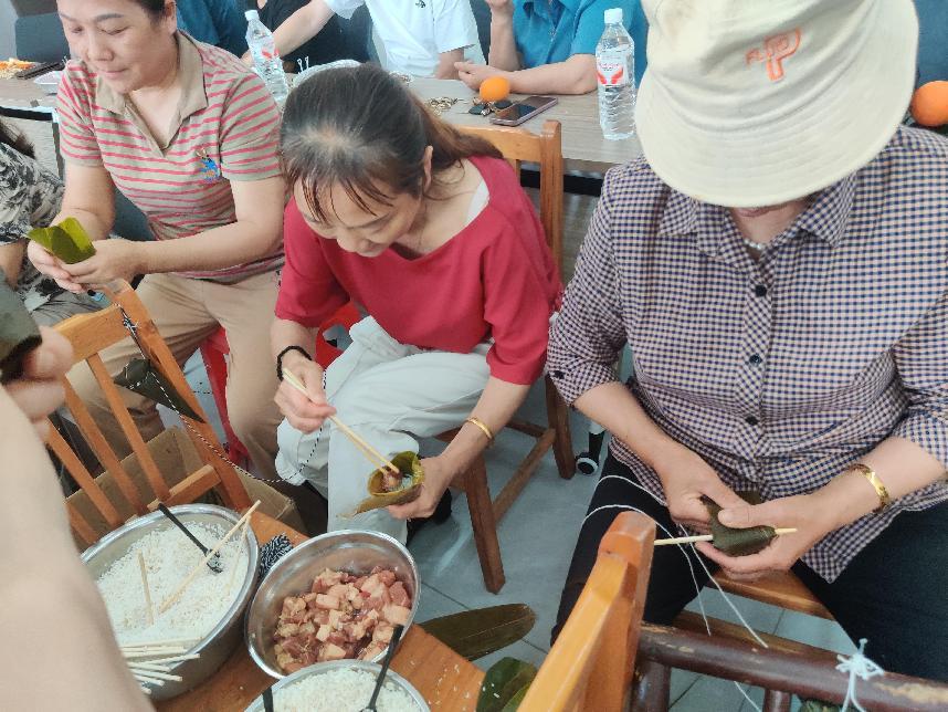 包粽子.jpg