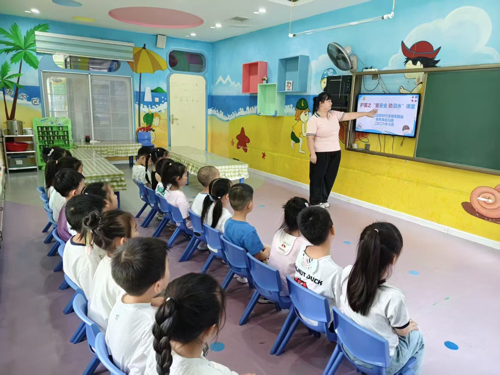 2026年7月17日,东升社区新时代文明实践站在青苹果幼儿园开展护苗之“重安全 防溺水”课堂。 (1).jpg 2026年7月17日,东升社区新时代文明实践站在青苹果幼儿园开展护苗之“重安全 防溺水”课堂。 (1).jpg