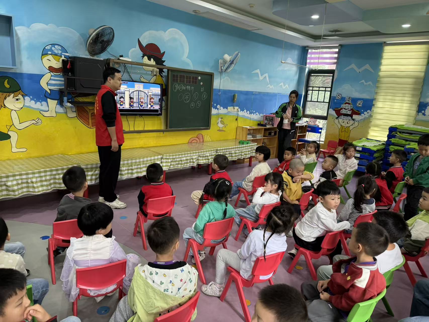 2026年9月10日,东升社区新时代文明实践站在社区青苹果幼儿园开展护苗成长筑防线 法治宣讲进校园——东升社区联合王家河街道开展未成年人保护主题宣传活动。 (2).jpg 2026年9月10日,东升社区新时代文明实践站在社区青苹果幼儿园开展护苗成长筑防线 法治宣讲进校园——东升社区联合王家河街道开展未成年人保护主题宣传活动。 (2).jpg