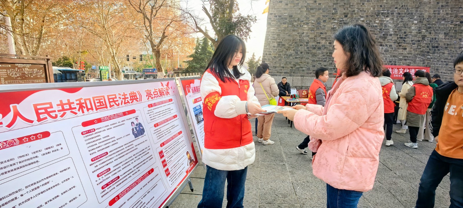 1月21日东茅岭街道新时代文明实践所组织开展大学生送法下家乡法治宣传活动 (2).jpg