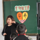 东方红小学：送党课讲初心 滨湖唱响东方红