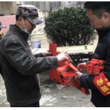 立春送春联 欢喜过大年