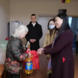 人大代表送温暖  春节慰问暖民心