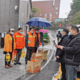 共迎新春佳节 慰问环卫工人