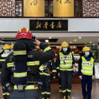 区消防救援大队深入重点单位持续开展春节前消防演练