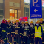 区消防救援大队深入地下车库开展春节前消防演练