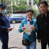 区消防救援大队走街串巷开展消防宣传