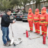 筑牢社区安全防线  微网格员在行动