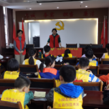 海棠社区举办青少年植树活动