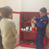 区消防救援大队组织医院微型消防站人员开展消防培训