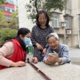 望岳路街道:91岁吕奶奶为新冠疫苗“代言”