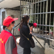 年丰巷社区贴心服务 助力老人疫苗接种