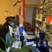 “我年轻让我上”那个很拼的警察小伙累倒了｜岳阳楼公安防疫时刻