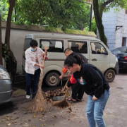 志愿服务进社区 清洁家园暖人心