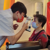 告别白内障 呵护老人眼健康