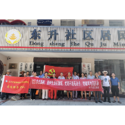 党员亮身份  助力文明城市