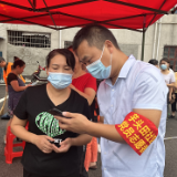 党员亮身份 助力全员核酸检测