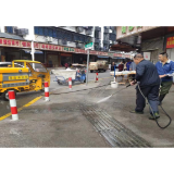 吕仙亭街道开展油污清理专项行动