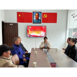 楼道杂物存隐患 “群英”调解化危害