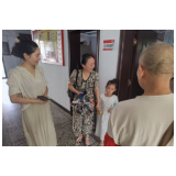 “老连”助六岁迷路女童找到家人