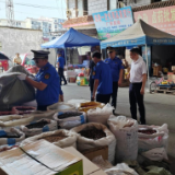 东茅岭街道开展东大市场专项整治行动