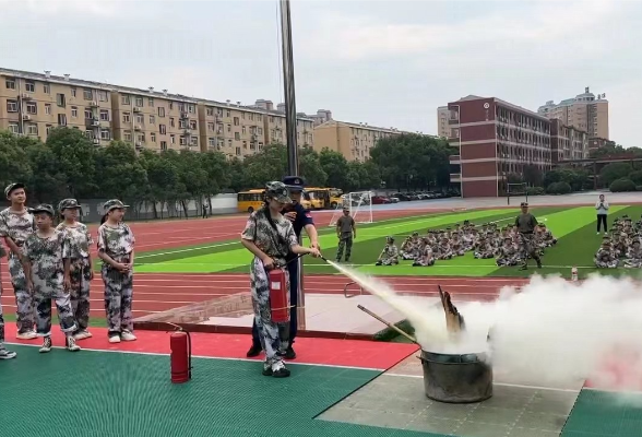 开学第一课 消防进军训