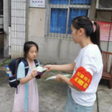 开展志愿服务 践行垃圾分类