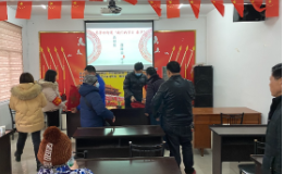东茅岭街道：送福袋 迎新春