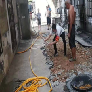 为民解难办实事 社区修路暖人心