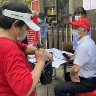 助力防疫阻击战 “全员查码”保平安