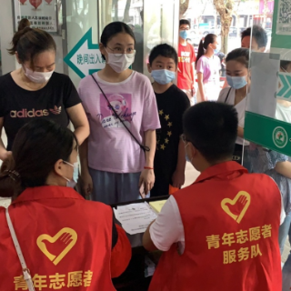 疫苗接种筑防线 志愿服务暖人心