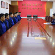 区消防救援大队主官组织政府专职消防员开展谈心活动