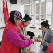 白杨坡社区：开展 “爱老敬老送温暖“ 学雷锋志愿服务活动