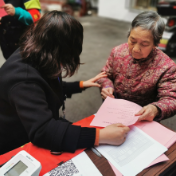 免费体检进社区 学习雷锋正当时