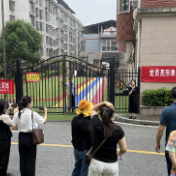 党员亮形象 担使命 党建引领保平安