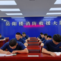 区消防救援大队开展作战训练安全理论夜学