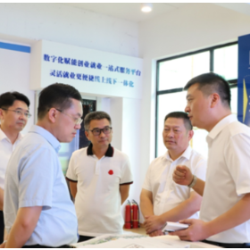 李日新实地调研岳阳楼区零工市场建设情况