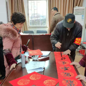墨香四溢迎新春 情暖居民送祝福