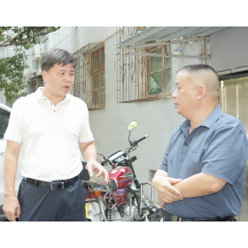 曾平原督导检查安全生产和市容环境卫生工作