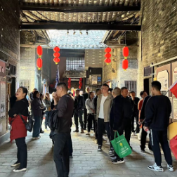 一起“趣”秋游 共赏古镇风韵
