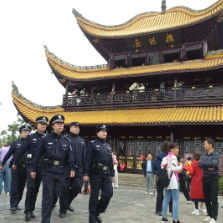 以“岗”为家！岳阳楼公安力保国庆假日平安