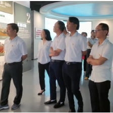区城西清扫保洁管理所开展“一月一课一片一实践”——共筑生态梦 守护一江碧水党日活动