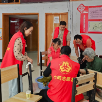 慈氏塔社区开展我们的节日——端午节“粽叶飘香 情暖社区”主题实践活动