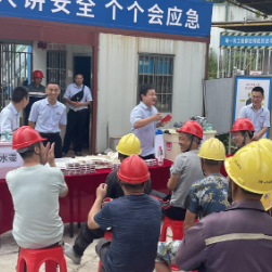 岳阳楼区:劳动维权进工地 普法服务送清风