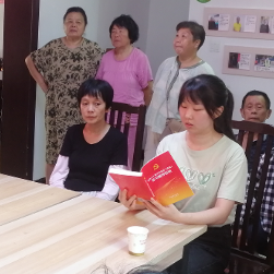 鄢家冲社区组织学习《中国共产党第二十届中央委员会第三次全体会议公报》
