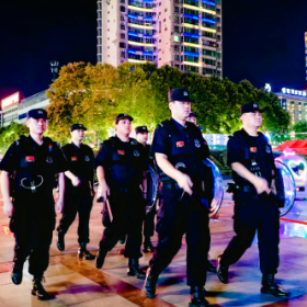守护夏夜“祥和景”!岳阳楼公安织密巡逻防控“三张网”