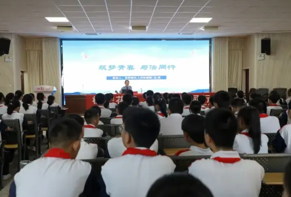 “名楼”动态 || 法治进校园 倾心守护少年的你